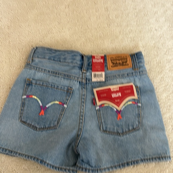 Levi’s girls high rise jean shorts - Picture 2 of 3